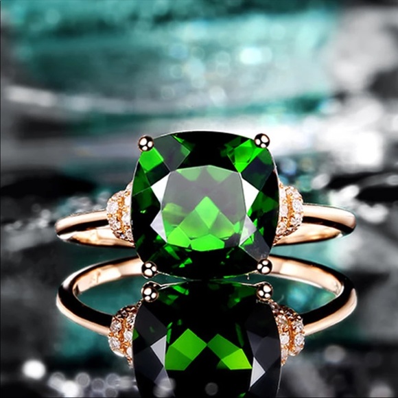 New Rose Gold Green Emerald Ring - Picture 4 of 7